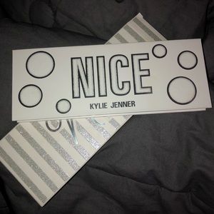 Kylie Cosmetics Nice Eyeshadow Palette Holiday2017